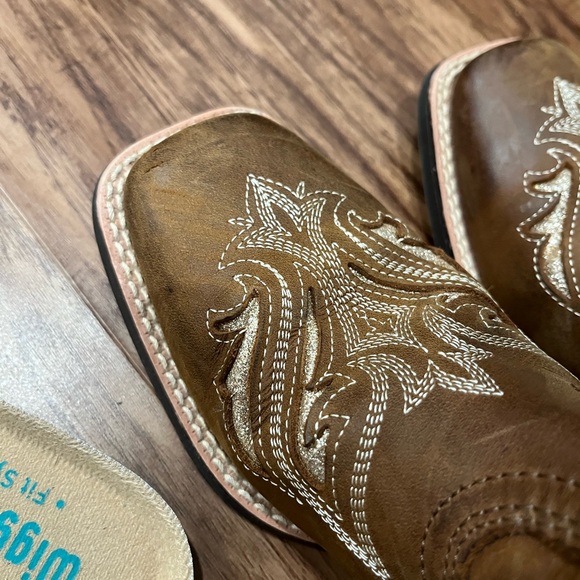 Kids Ariat size 2 cowgirl cowboyy boots - Picture 10 of 11